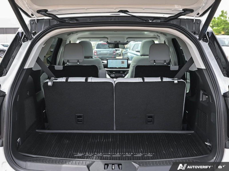 NEW 2026 Ford Explorer Platinum - Star White Tri-coat Metallic Exterior / CRYSTAL GRAY LEATHER Interior - $63,934 - Stock #E60278 - VIN 1FMUK8HHXTGA83402 - Photo 11