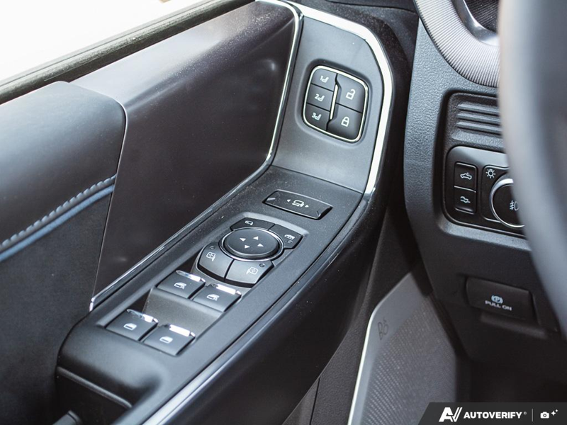 NEW 2026 Ford F-350 Super Duty Platinum Long Box - Agate Black Exterior / BLACK ONYX/BLUE LEATHER Interior - $124,898 - Stock #E60376 - VIN 1FT8W3BM2TED95941 - Photo 17