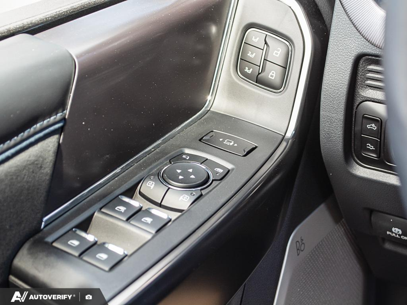 NEW 2026 Ford F-350 Super Duty Platinum - Agate Black Metallic Exterior / BLACK ONYX/PLATINUM BLUE, UNIQUE PLATINUM LEATHER 40/CONSOLE/40 Interior - $122,340 - Stock #D60703 - VIN 1FT8W3BM4TED65193 - Photo 17