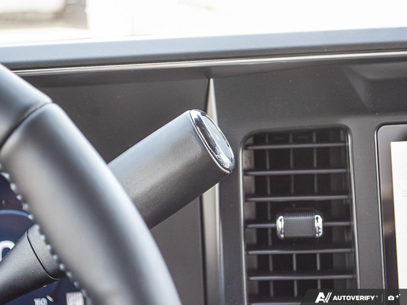 NEW 2026 Ford F-350 Super Duty Platinum Long Box - Agate Black Exterior / BLACK ONYX/BLUE LEATHER Interior - $124,898 - Stock #E60376 - VIN 1FT8W3BM2TED95941 - Photo 19