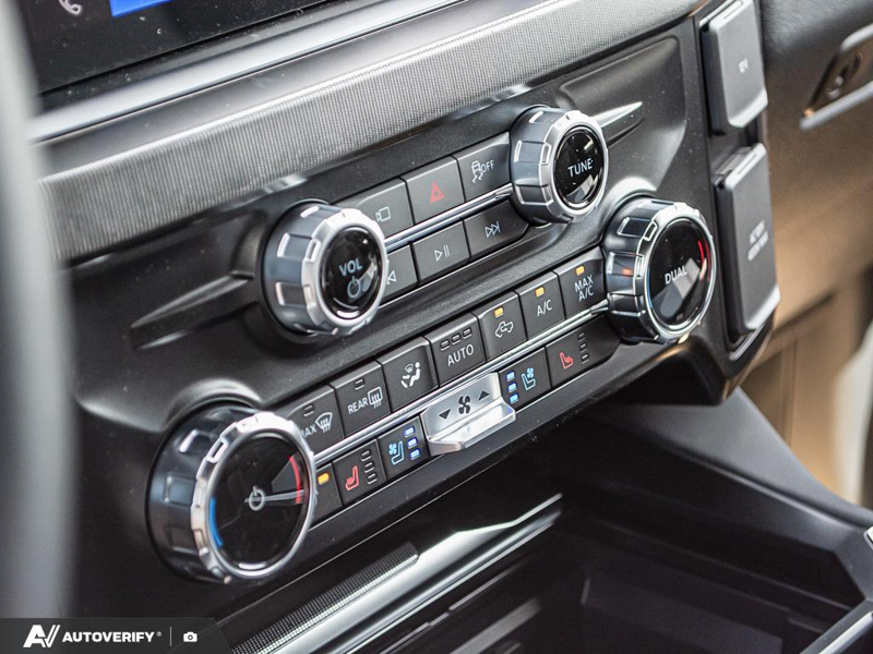 NEW 2026 Ford F-350 Super Duty Platinum - Star White Tri-coat Metallic Exterior / BLACK ONYX/BLUE LEATHER Interior - $120,391 - Stock #D60632 - VIN 1FT8W3BM1TED96420 - Photo 19
