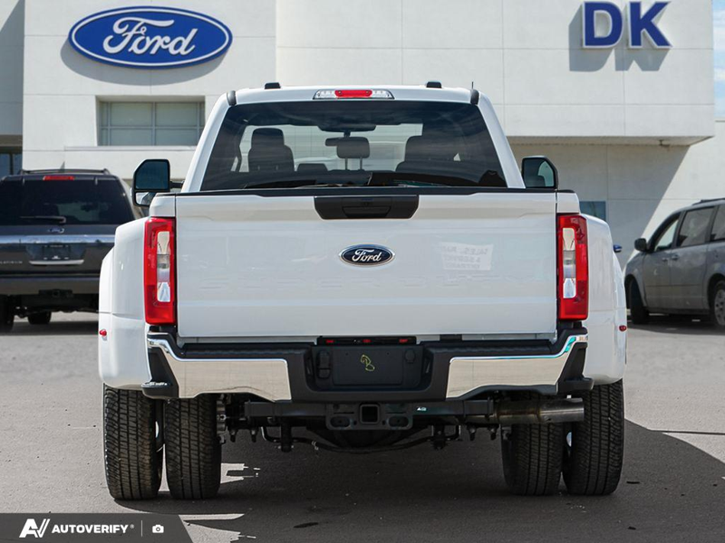 NEW 2026 Ford F-350 Super Duty XLT - Oxford White Exterior / MEDIUM DARK SLATE CLOTH Interior - $90,653 - Stock #D60442 - VIN 1FT8W3DT6TEE25138 - Photo 5