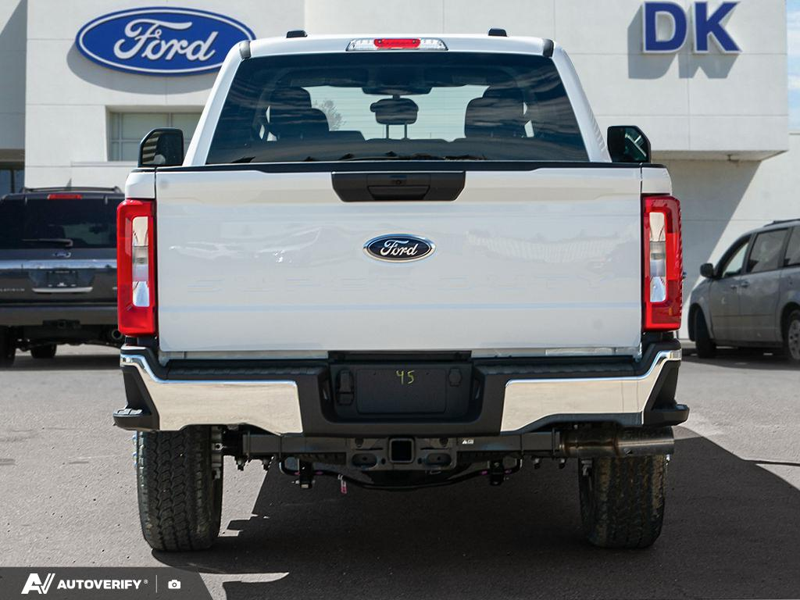 NEW 2026 Ford F-350 Super Duty XLT - Oxford White Exterior / MEDIUM DARK SLATE CLOTH Interior - $86,242 - Stock #D60596 - VIN 1FT8W3BT9TEE82940 - Photo 5