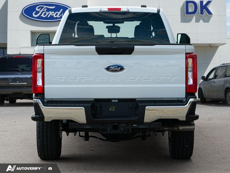 NEW 2026 Ford F-350 Super Duty XLT - Oxford White Exterior / MEDIUM DARK SLATE CLOTH Interior - $87,307 - Stock #D60648 - VIN 1FT8W3DT9TEF02228 - Photo 5