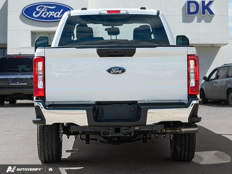 NEW 2026 Ford F-350 Super Duty XLT - Oxford White Exterior / MEDIUM DARK SLATE CLOTH Interior - $83,442 - Stock #D60650 - VIN 1FT8W3BT3TEF01188 - Photo 5