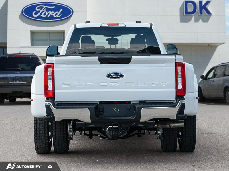 NEW 2026 Ford F-450 Super Duty XLT - Oxford White Exterior / MEDIUM DARK SLATE CLOTH Interior - $100,464 - Stock #D60620 - VIN 1FT8W4DT4TEF05737 - Photo 5