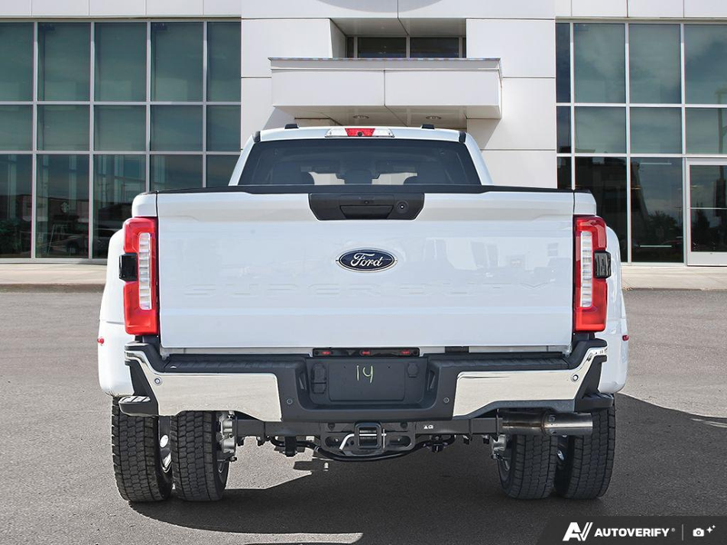 NEW 2026 Ford F-450 Super Duty XLT - Oxford White Exterior / MEDIUM DARK SLATE CLOTH Interior - $106,099 - Stock #E60860 - VIN 1FT8W4DT9TEE98140 - Photo 5