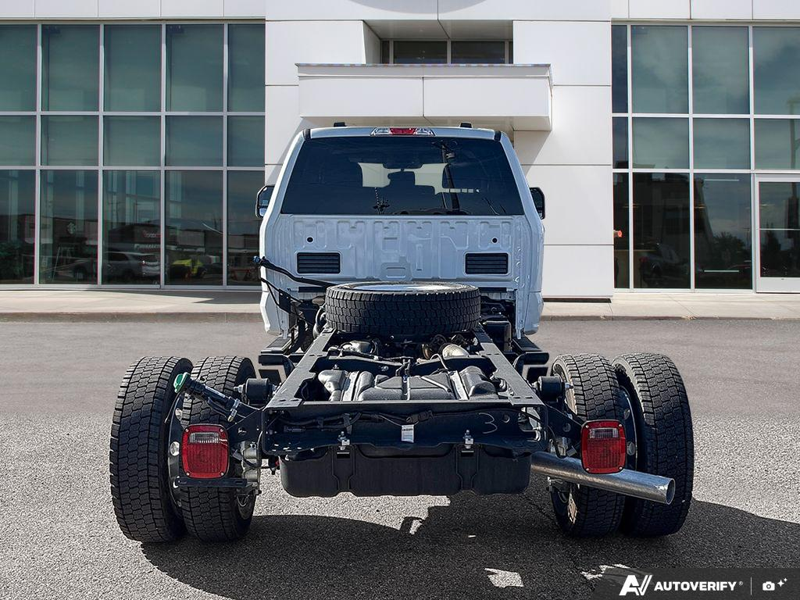 USED 2026 Ford Super Duty F-550 DRW XLT - Oxford White Exterior / MEDIUM DARK SLATE CLOTH Interior - $89,998 - Stock #EP4753 - VIN 1FD0W5HT6TEC08851 - Photo 5