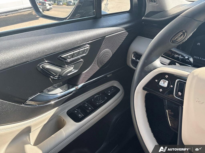 USED 2026 Lincoln Corsair Reserve - Infinite Black Metallic Clearcoat Exterior / LIGHT SMOKED TRUFFLE, PREMIUM LEATHER-TRIMMED HEATED/VENTILATED Interior - $58,950 - Stock #EP4741 - VIN 5LMCJ2DA7TUL00083 - Photo 17