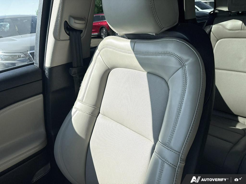USED 2026 Lincoln Corsair Reserve - Infinite Black Metallic Clearcoat Exterior / LIGHT SMOKED TRUFFLE, PREMIUM LEATHER-TRIMMED HEATED/VENTILATED Interior - $58,950 - Stock #EP4741 - VIN 5LMCJ2DA7TUL00083 - Photo 20