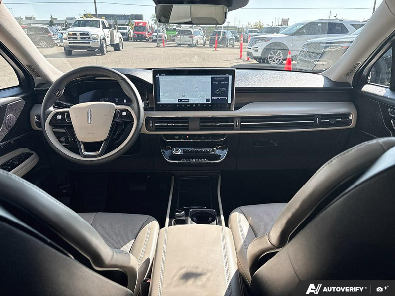 USED 2026 Lincoln Corsair Reserve - Infinite Black Metallic Clearcoat Exterior / LIGHT SMOKED TRUFFLE, PREMIUM LEATHER-TRIMMED HEATED/VENTILATED Interior - $58,950 - Stock #EP4741 - VIN 5LMCJ2DA7TUL00083 - Photo 24